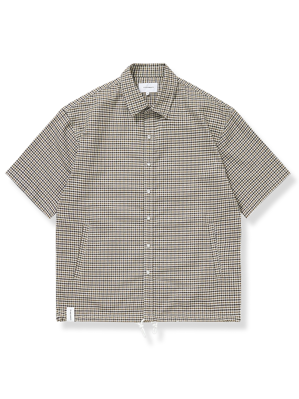 ブラウン基調の千鳥格子柄、白抽し紐付き、ポリエステル綿混紡生地の日本風ゆったりシャツ