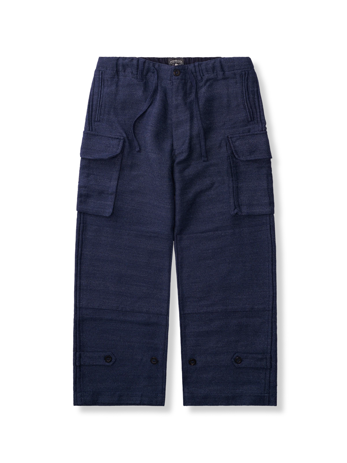 白いドットが散りばめられたインディゴ混紡生地と大きなサイドポケットを備えた改良型M47ブルースラックス。