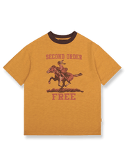 インディアン騎馬モチーフの抜染プリントとコントラストリブが特徴のリンガーTシャツ