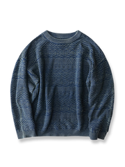 立体的な花柄を施した藍染めニットセーター