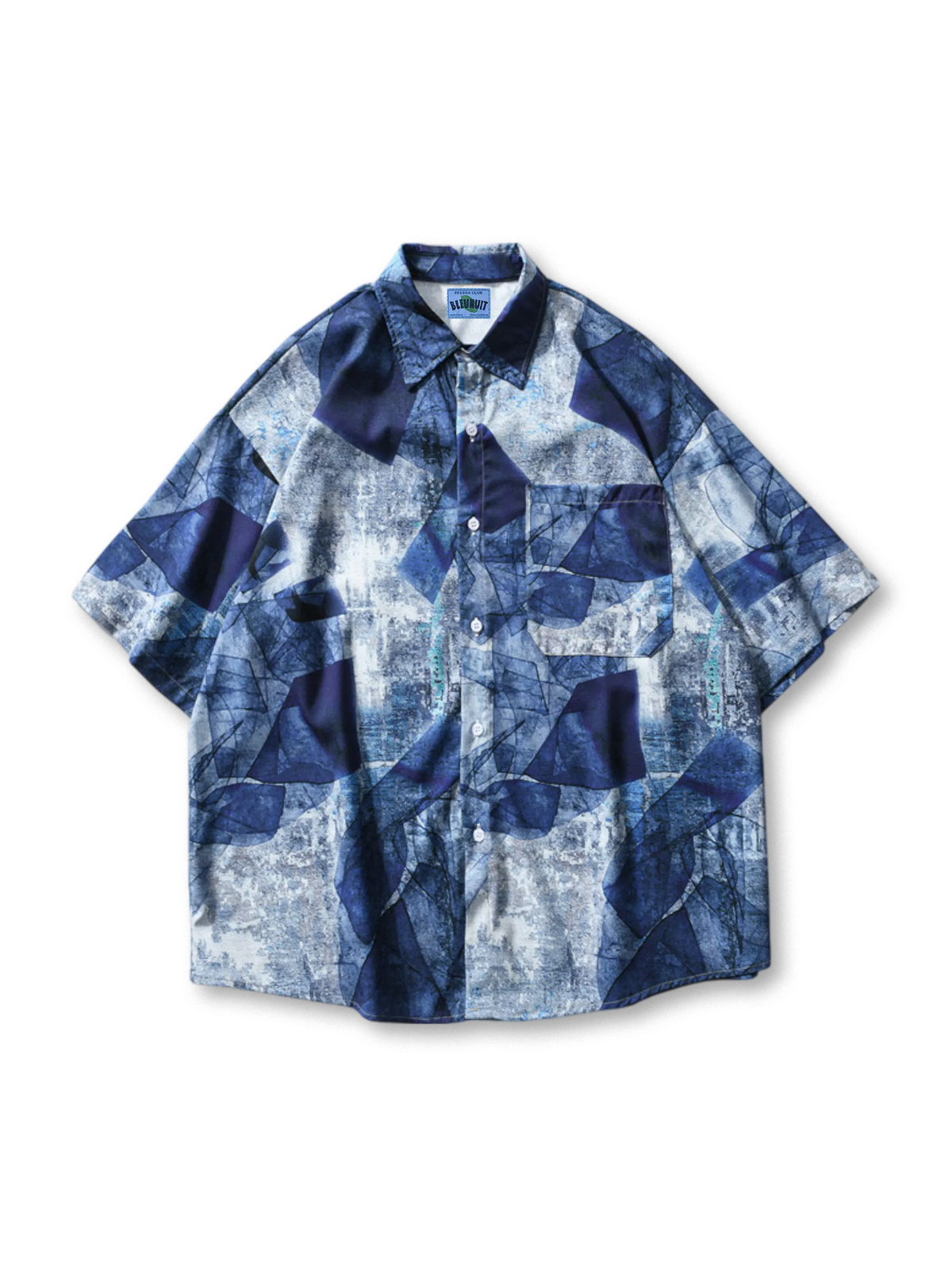 抽象的なインディゴパターンを全面プリントしたオープンカラーシャツ