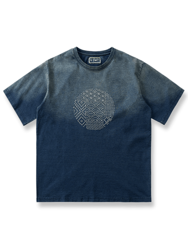 インディゴ染のグラデーションと刺し子アートが施されたコットンTシャツ