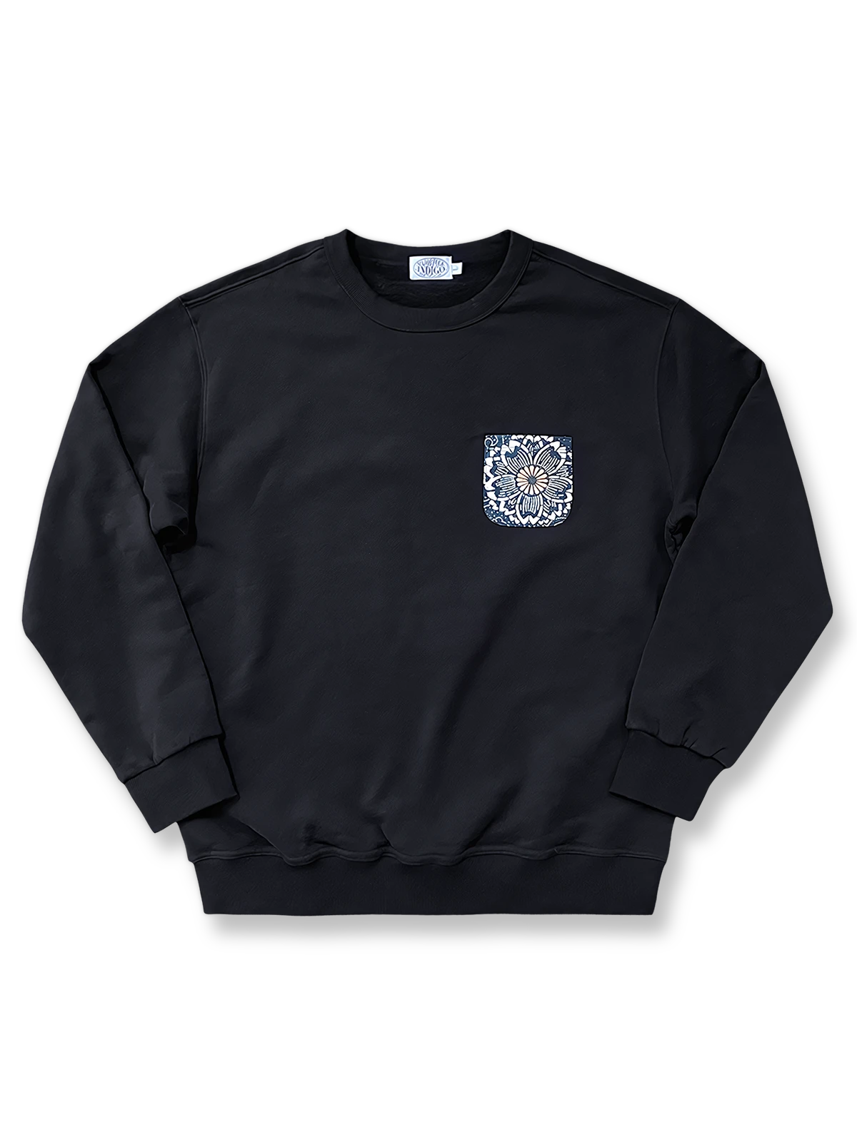 藍染め古布の桜柄ポケットがアクセントの裏起毛スウェット。380gヘビーウェイトコットン素材で高い保温性を備えたアイテム。