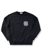 藍染め古布の桜柄ポケットがアクセントの裏起毛スウェット。380gヘビーウェイトコットン素材で高い保温性を備えたアイテム。