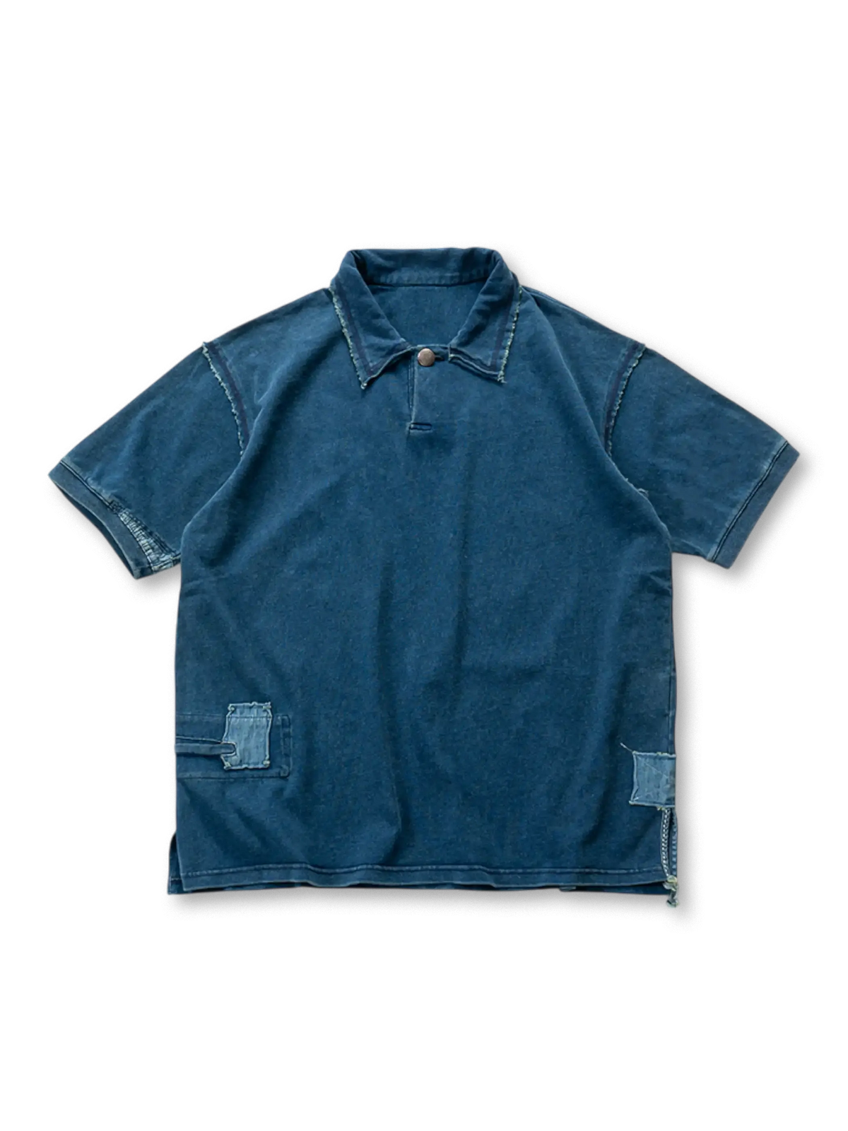 インディゴ染めと刺繍パッチが特徴のヴィンテージ風ポロシャツ