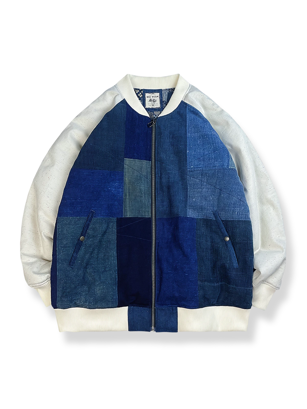 刺子布パッチワークと藍染めを融合したゆったりフィットのベースボールジャケット。