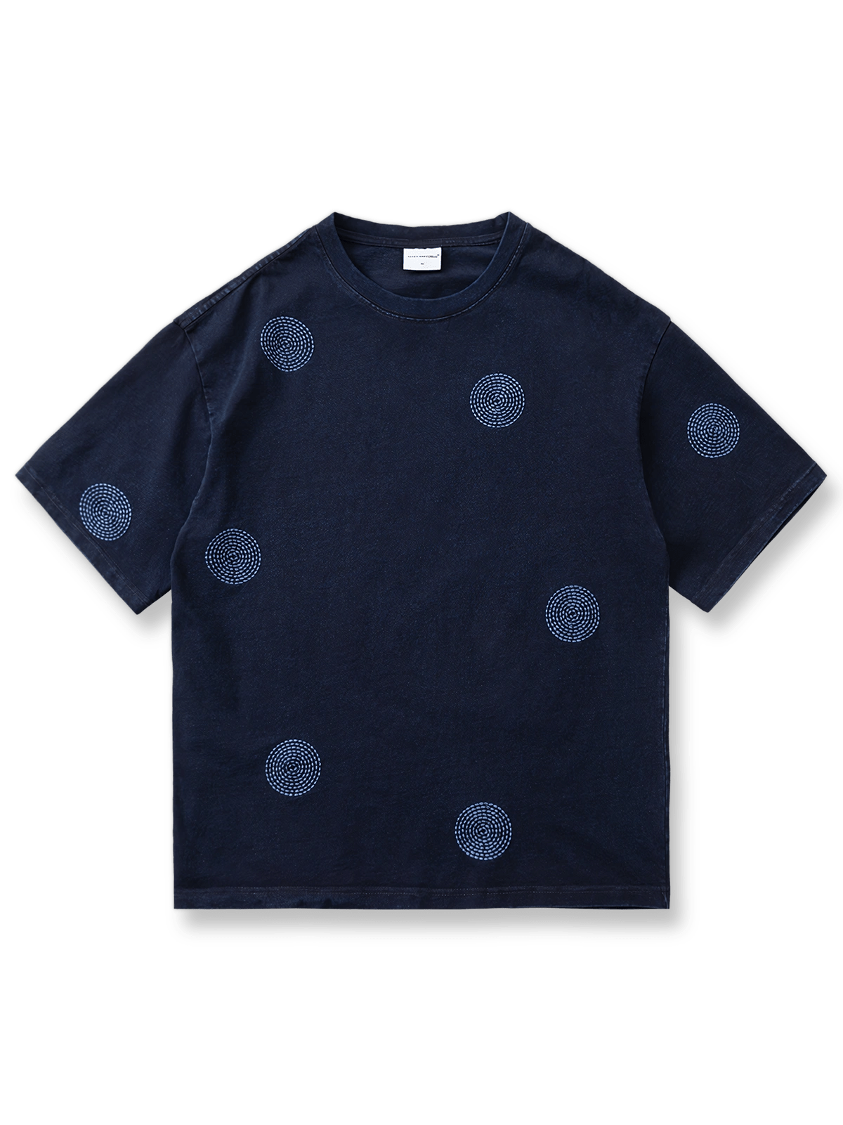 インディゴウォッシュ生地に刺し子刺繍を施したヴィンテージ風クルーネックTシャツ