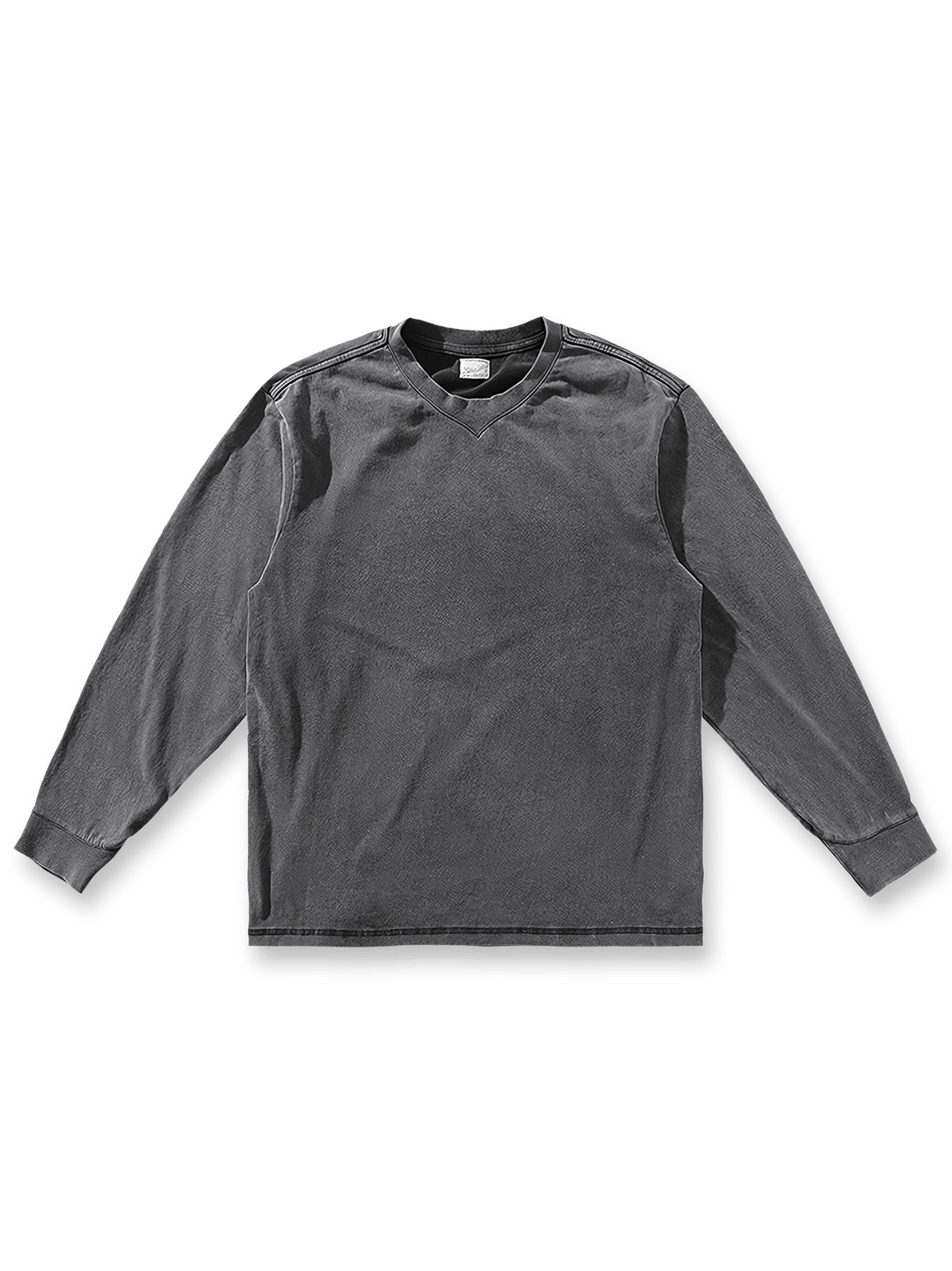 スエードのような起毛感とインディゴウォッシュが特徴の長袖Tシャツ。