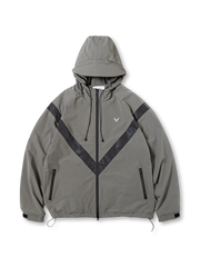 米軍IPFUをベースに高耐水圧ソフトシェル素材を使用したミリタリーハイブリッドマウンテンパーカ。細部に機能性を備えています。