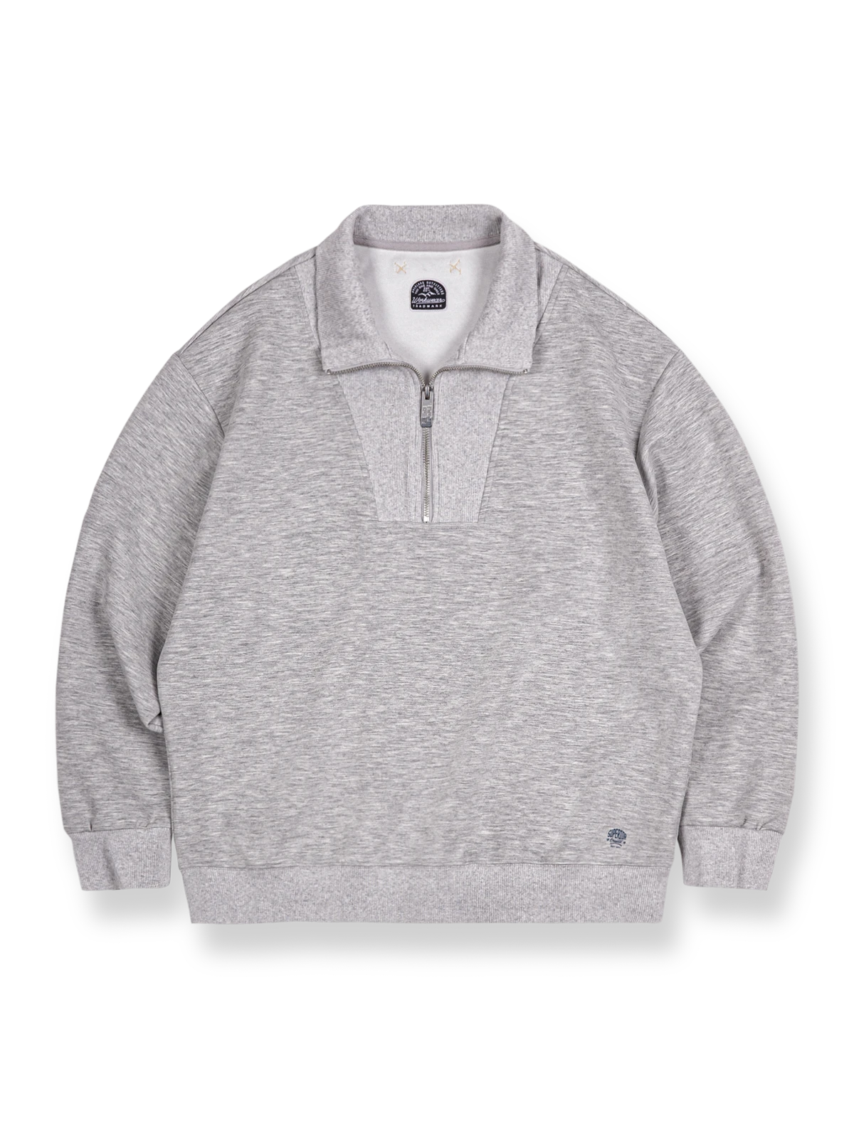 トラペゾイド型スタンドカラーとハーフジップが特徴のIvy風スウェットシャツ。