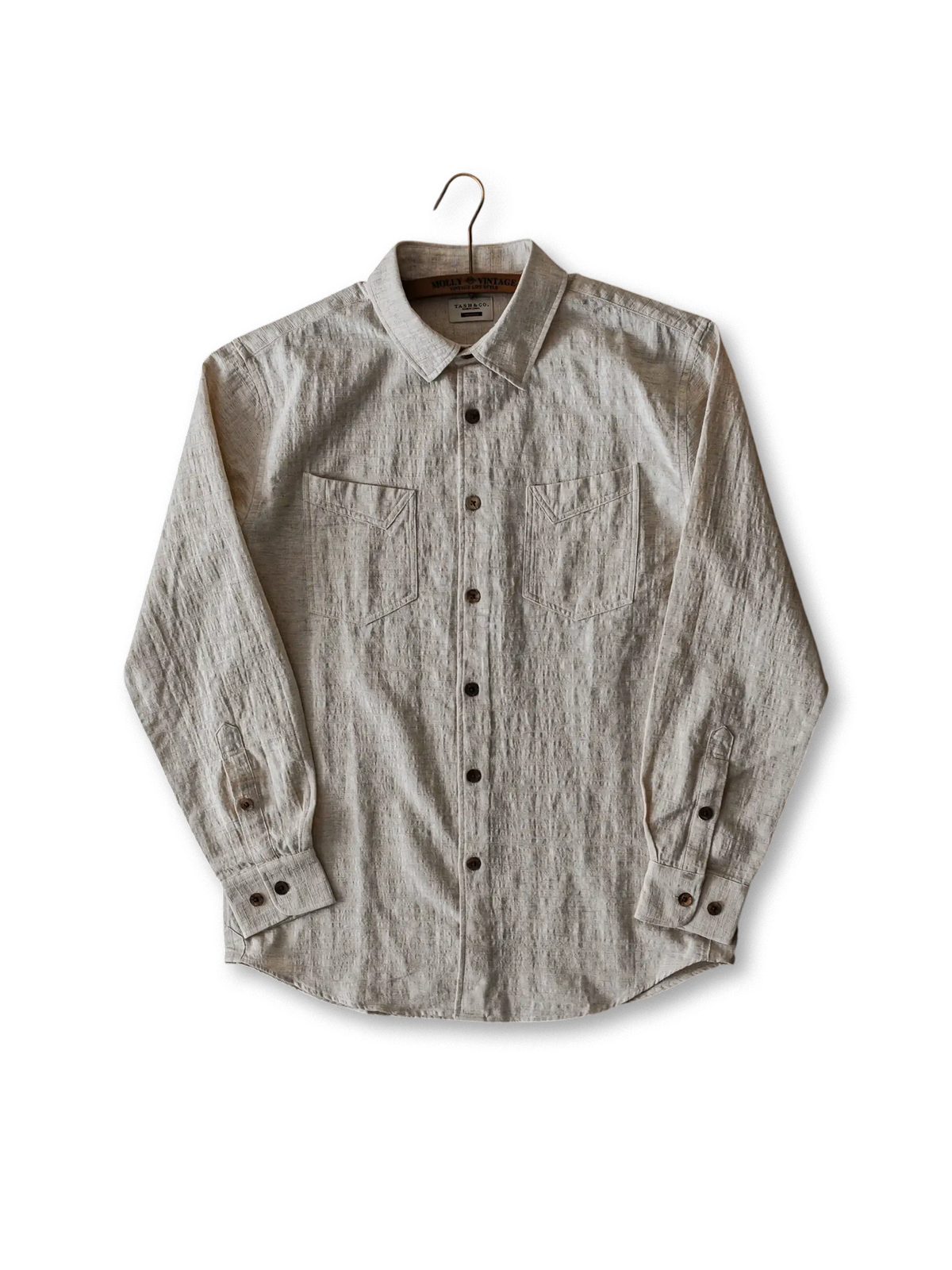 ジャカード織りによる独特な肌理と自然なリネン色が特徴の、椰子殻ボタン付きヴィンテージリネンコットンシャツ。