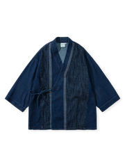 ジャガードストライプが特徴のウォッシュ加工デニムシャツ。丈夫で柔らかく、耐久性としわ防止効果あり。