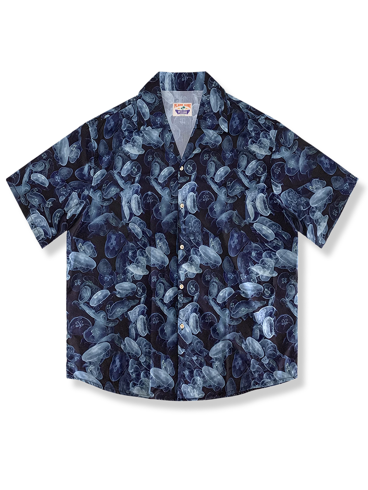 青地にクラゲ柄が広がる綿ポリエステル混紡素材のルーズフィットアロハシャツ、耐久性のあるキューバ襟デザイン
