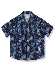 青地にクラゲ柄が広がる綿ポリエステル混紡素材のルーズフィットアロハシャツ、耐久性のあるキューバ襟デザイン