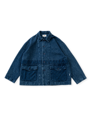 剣道布に着想を得たインディゴウォッシュ加工のワークウェアジャケット。多機能ポケットと洗練されたラペルが特徴