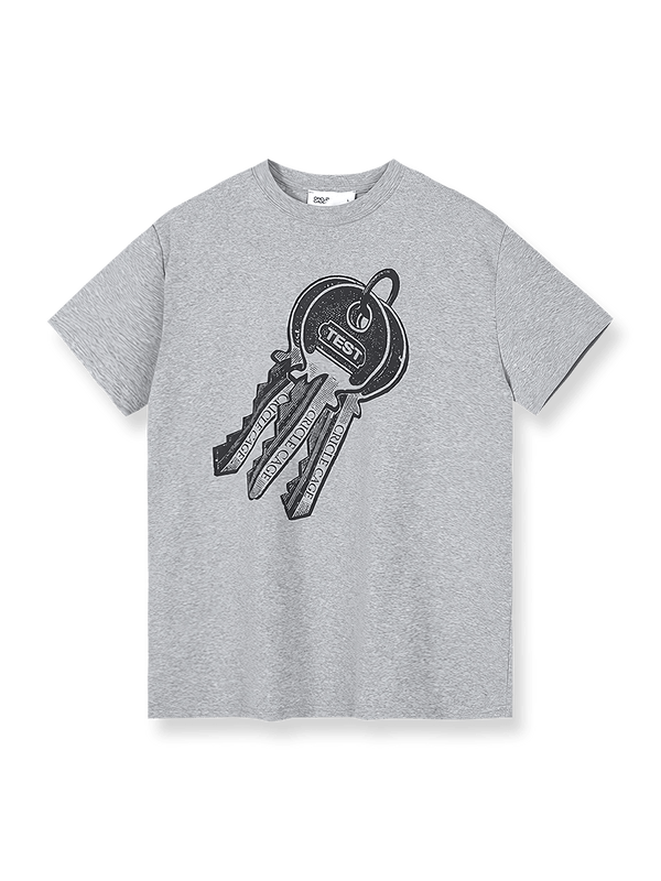 キー柄プリントが施されたスリムフィットの半袖Tシャツ