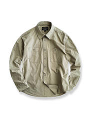 大きなポケット付きで耐久性と快適性を兼ね備えたコットンワーク長袖シャツ。