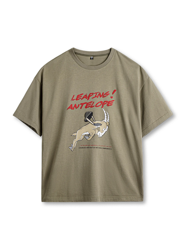 跳ねるアンテロープ刺繍と発泡プリントが特徴の耐久性あるワイドシルエットTシャツ