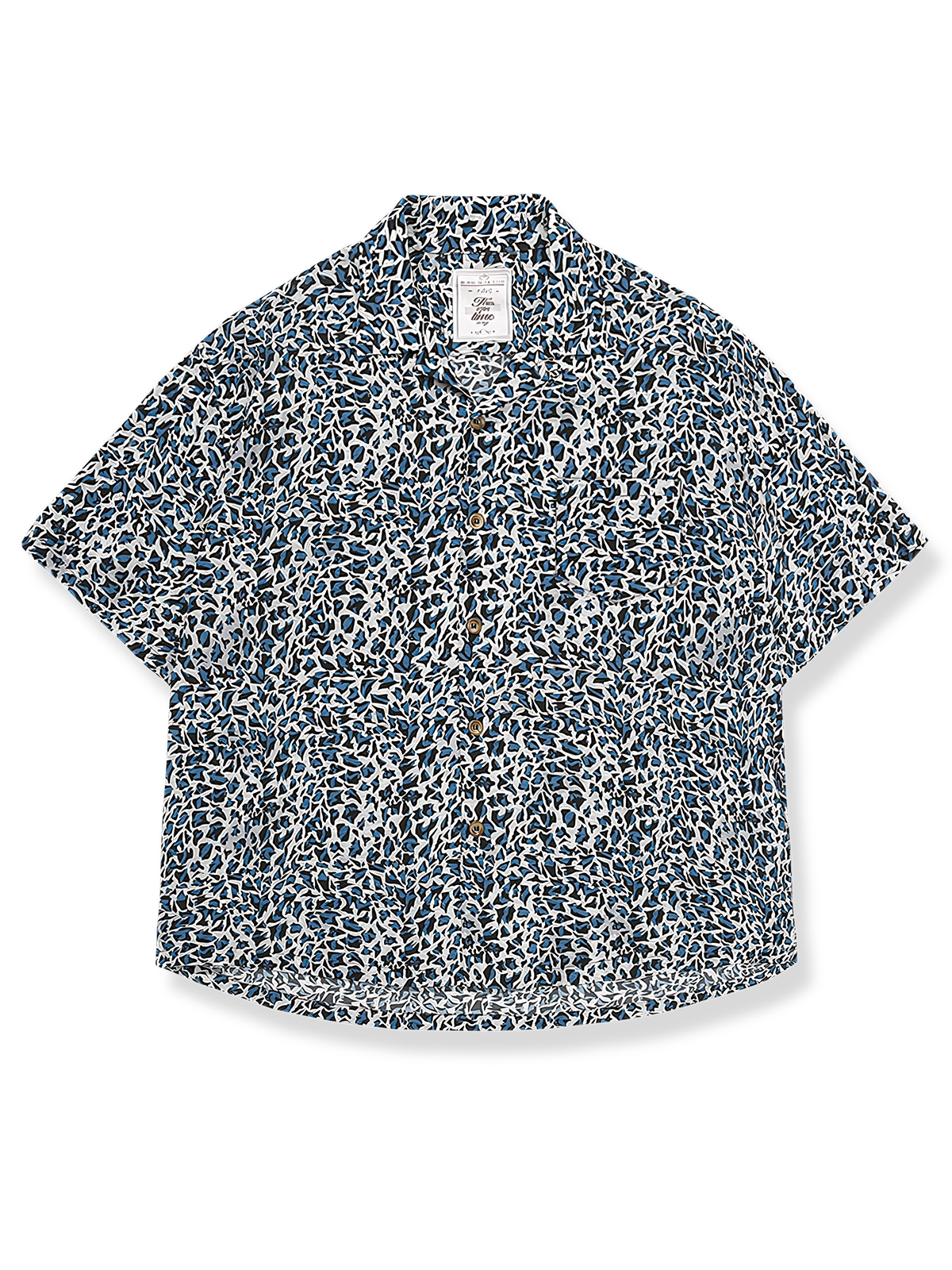 鋭角的な非対称パターンが特徴のヒョウ柄アロハキューバシャツ