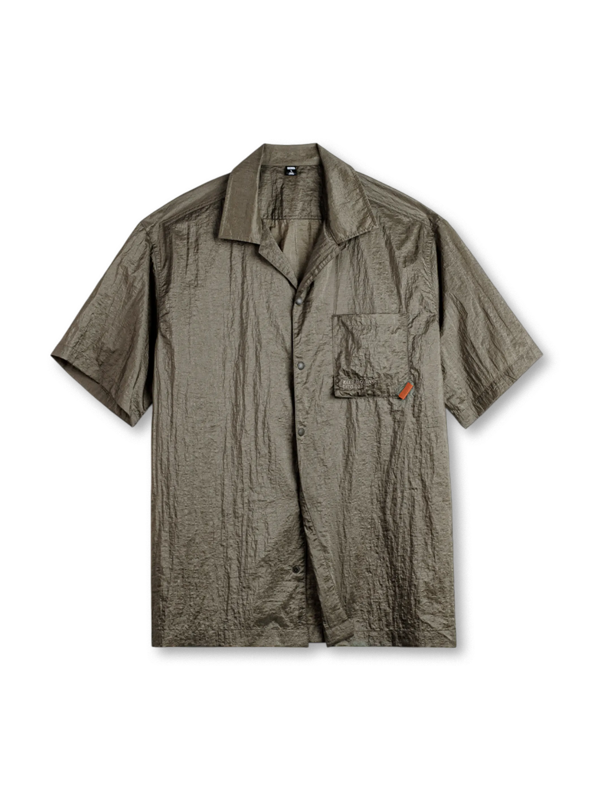 軽量パッカブル仕様と撥水通気性能が特徴のCubanカラーシャツ