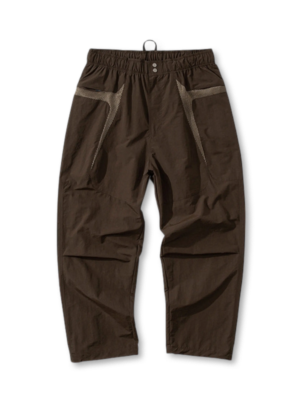 撥水速乾素材と多機能ポケットを備えた軽量アウトドアパンツ