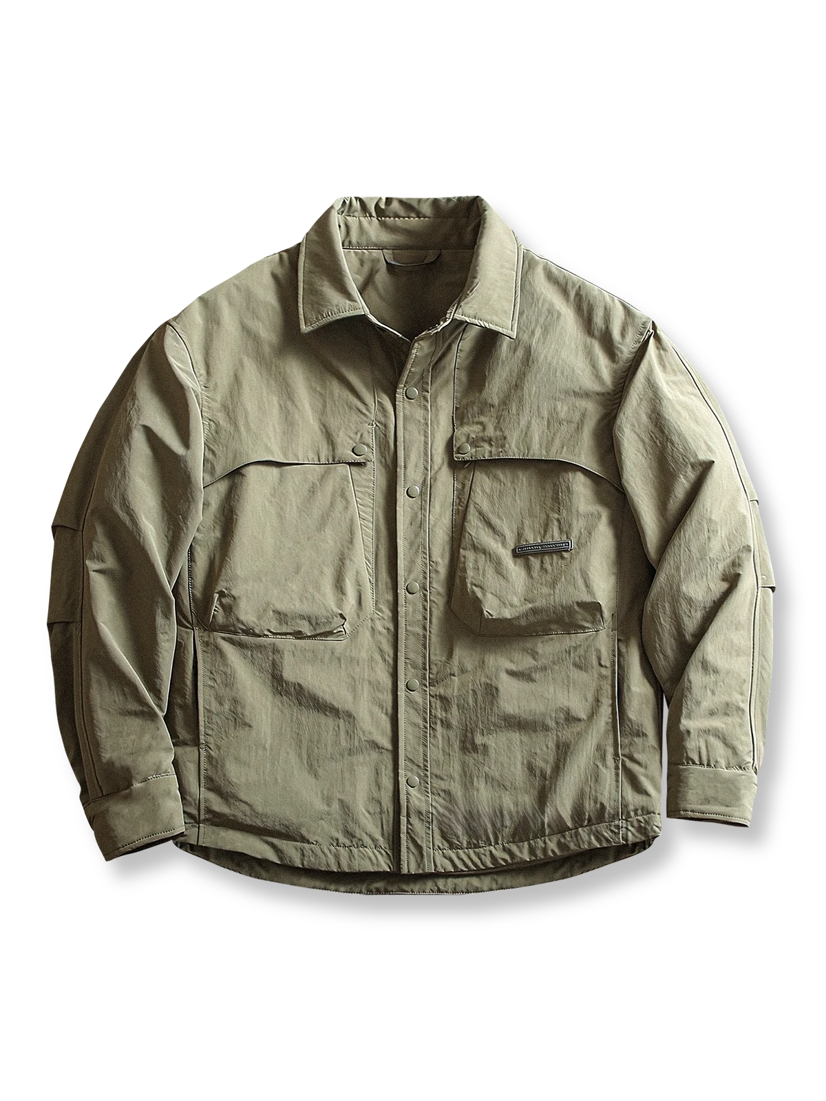 軽量中綿と多ポケットデザインが特徴のカジュアルジャケット