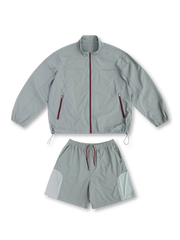軽量ポリエステル生地とメッシュ切り替えで通気性を高めたジャケット＆ショーツセット