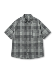 伝統的なチェック柄とヴィンテージワーク感が特徴のルーズフィットシャツ