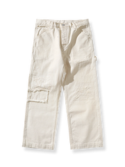 破れ刺繍ルーズフィットジーンズ。