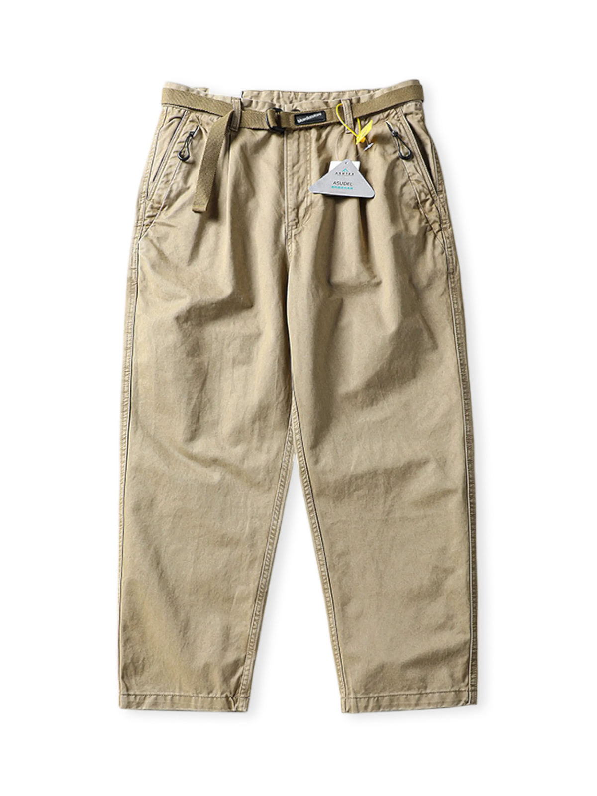 ウォッシュ加工を施したコットン生地のルーズフィットワイドパンツ。ドローコードウエストとテーパード脚部が特徴。