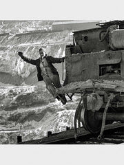 製品画像: LOT422 HICKORY レイルロードストライプワークジャケットの正面画像。クラシックなワークスタイルと希少なセルビッジデニムが特徴。
詳細画像: セルビッジエッジとストライプデニム生地のディテール特写。ヴィンテージ感と耐久性を兼ね備えたデザイン。