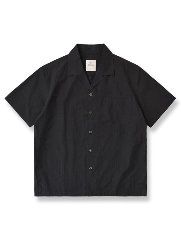 レトロ広告風ルアープリントと「don’t bite, bait」メッセージが特徴のコットンTシャツ。