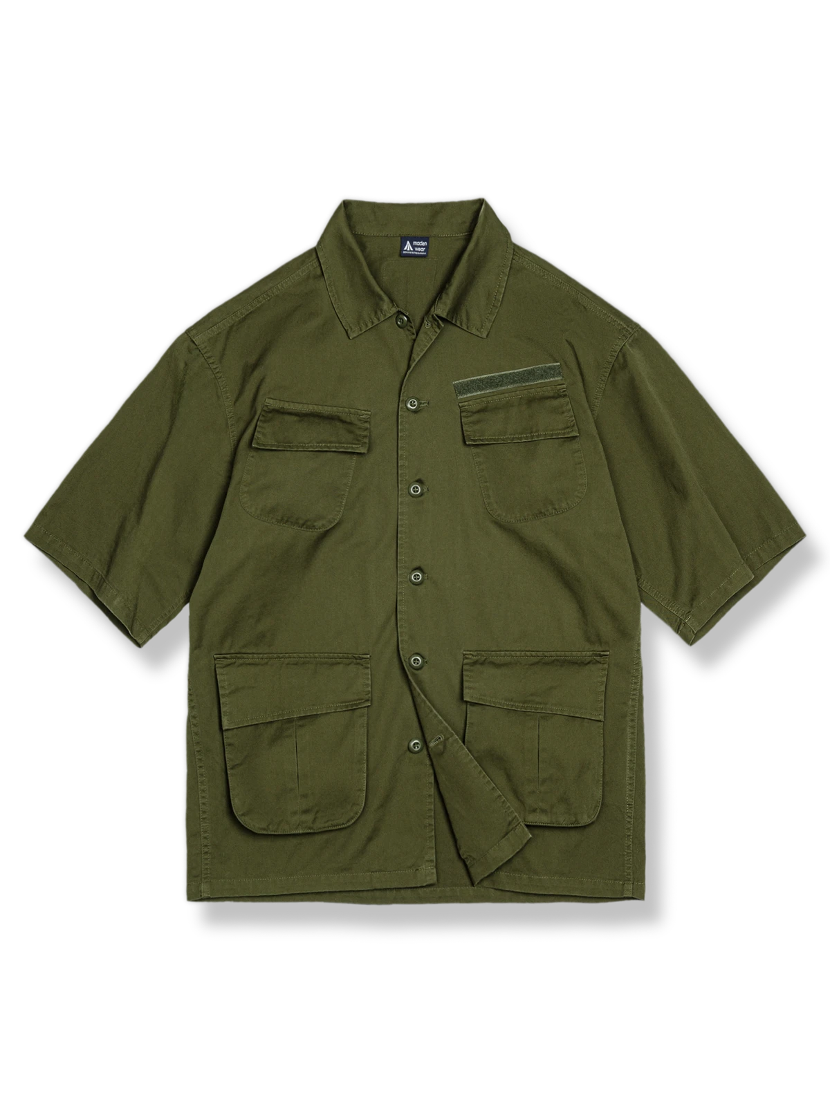 M-42軍用ジャケットをベースにビッグフラップポケットを配したリラックスフィットシャツ。