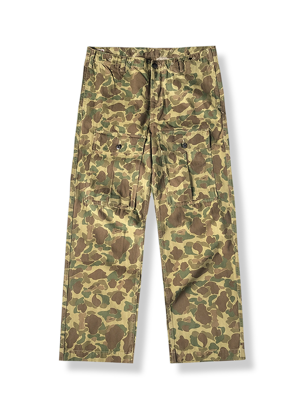 ハンティングダック迷彩と多数ポケットが特徴のM-43スタイルカーゴパンツ。