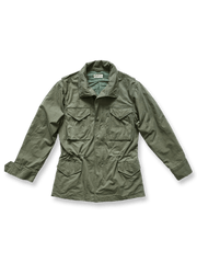 製品画像：M65 EVO 70s アメカジ ヴィンテージ フィンコットン トレンチコートの正面画像です。ヴィンテージ風の独特な風合いが特徴です。

詳細画像：M65トレンチコートのディテールとポケットデザインの詳細画像です。実用性とデザイン性を兼ね備えたアイテムです。