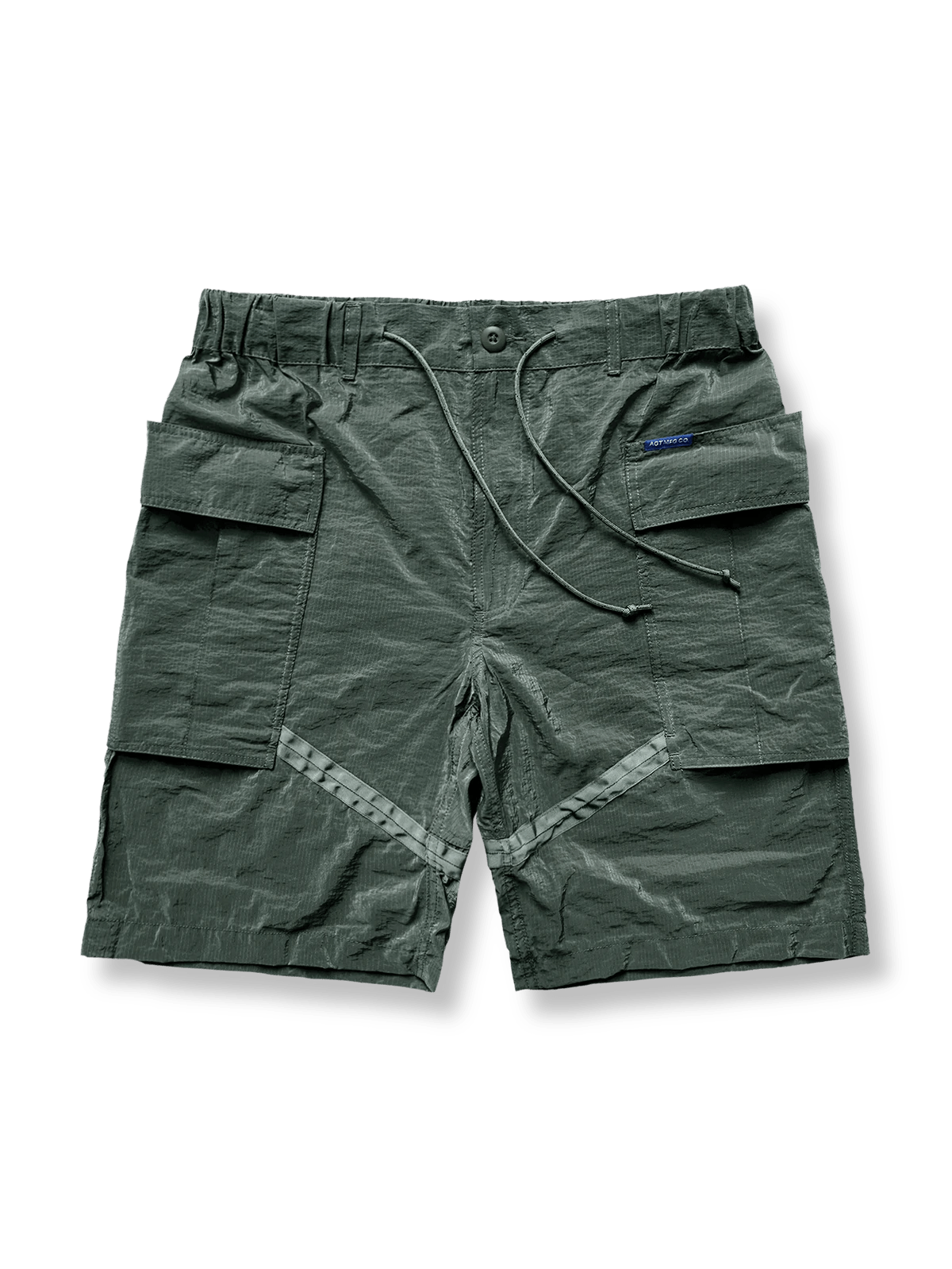 製品画像: M65アウトドアメッシュナイロンワークショーツの正面全体画像。五分丈デザインで、耐久性と通気性に優れた軽量メッシュナイロン素材を使用。春夏のサイクリングやアウトドア活動に最適なワークショーツ。

詳細画像: M65アウトドアメッシュナイロンワークショーツのポケットと脚部のストラップディテール画像。収納力のあるダブルレイヤーポケットと、快適さを高めるストラップデザイン。