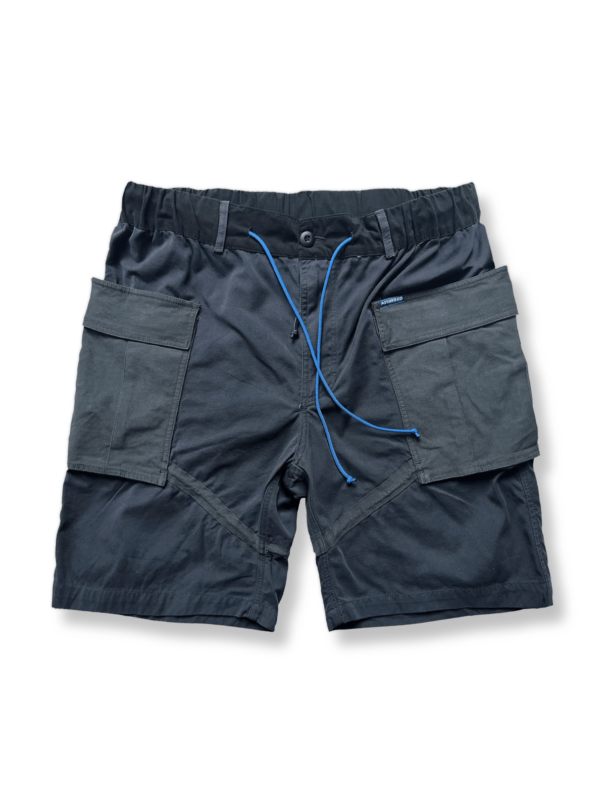 製品画像: M65アウトドアメッシュナイロンワークショーツの正面全体画像。五分丈デザインで、耐久性と通気性に優れた軽量メッシュナイロン素材を使用。春夏のサイクリングやアウトドア活動に最適なワークショーツ。

詳細画像: M65アウトドアメッシュナイロンワークショーツのポケットと脚部のストラップディテール画像。収納力のあるダブルレイヤーポケットと、快適さを高めるストラップデザイン。