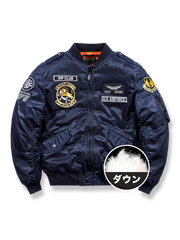 襟と袖に歴史的バッジ刺繍が施されたMA-1ダウンフライトジャケット