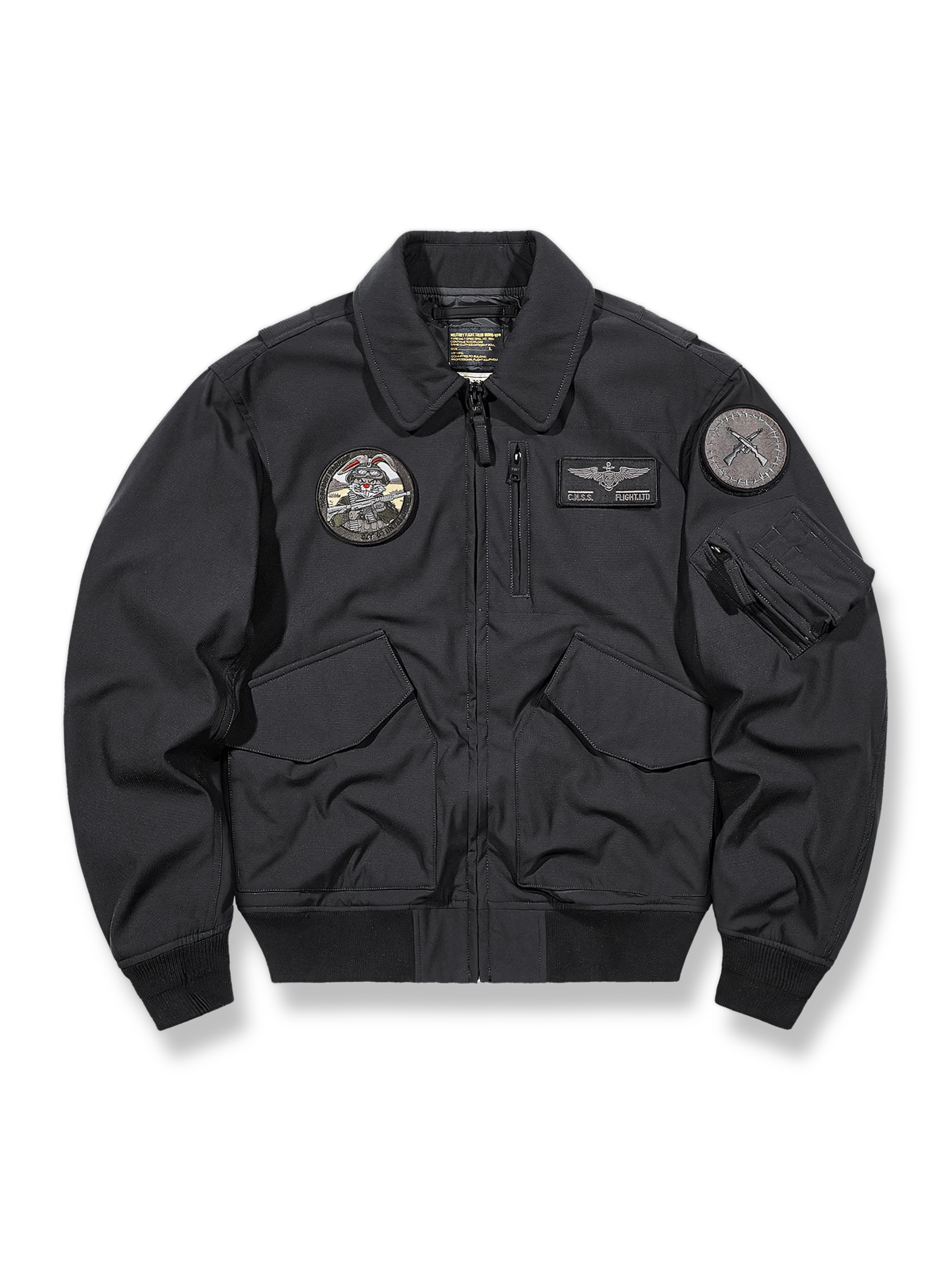刺繍バッジ付きのMA-1フライトジャケット