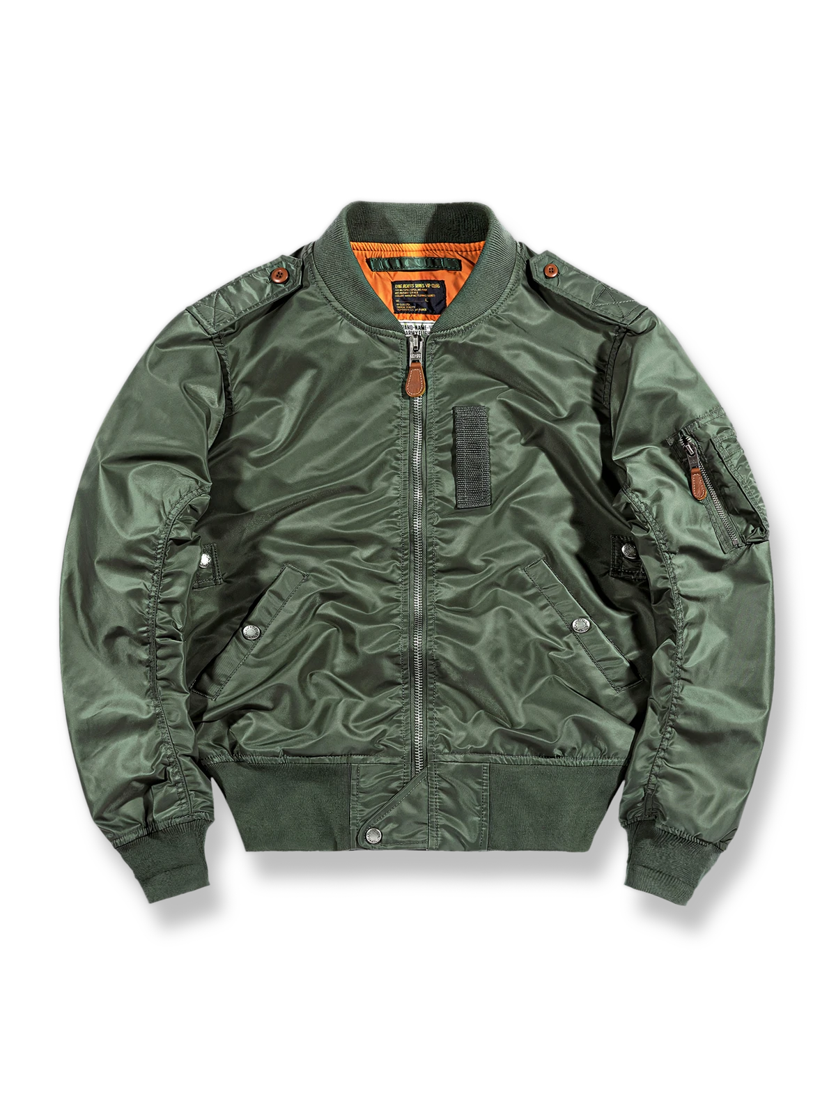 リバーシブルのオレンジ裏地が覗くクラシックMA-1パイロットジャケットの前後ビュー。