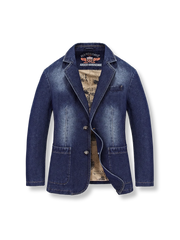 クラシックなスーツのテーラリングを施したブルーデニム製メンズジャケット。