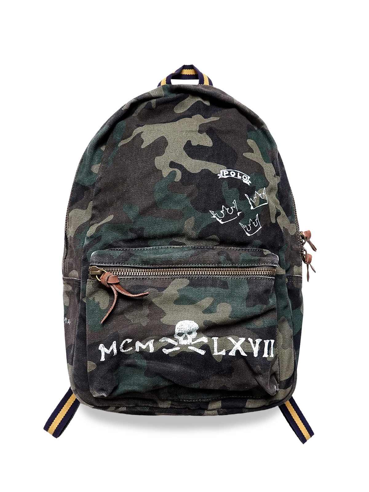 ヴィンテージキャンバスとグラフィティプリントが特徴のミリタリースタイルバックパック。