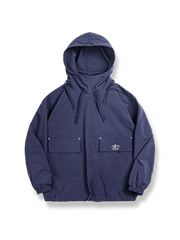 1940年代スノースナイパースモックを思わせる多機能ポケット付きミリタリーデッキスモックジャケット。