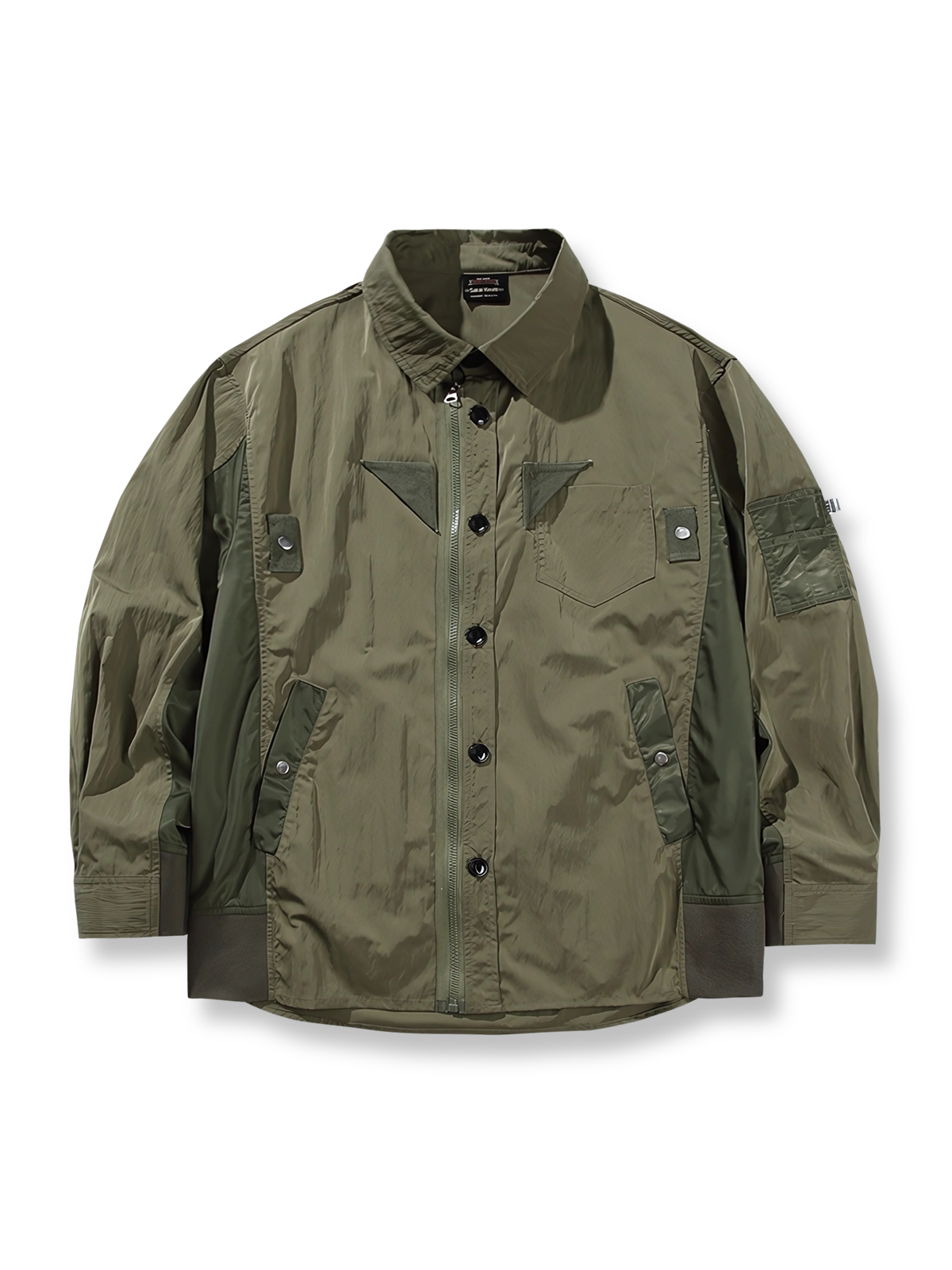 ミリタリースタイルのパッチワーク機能性ジャケット