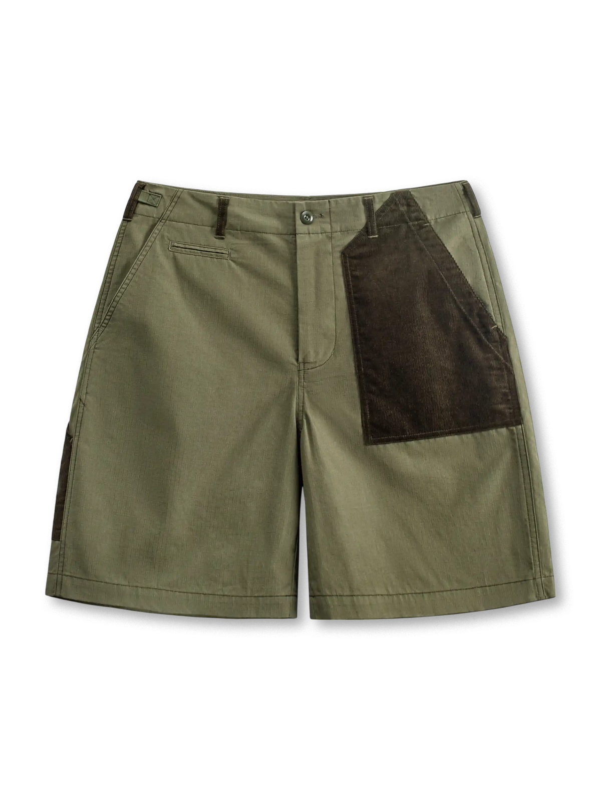 大容量ポケットとワイドレッグが映えるミリタリーワイドカーゴパンツ