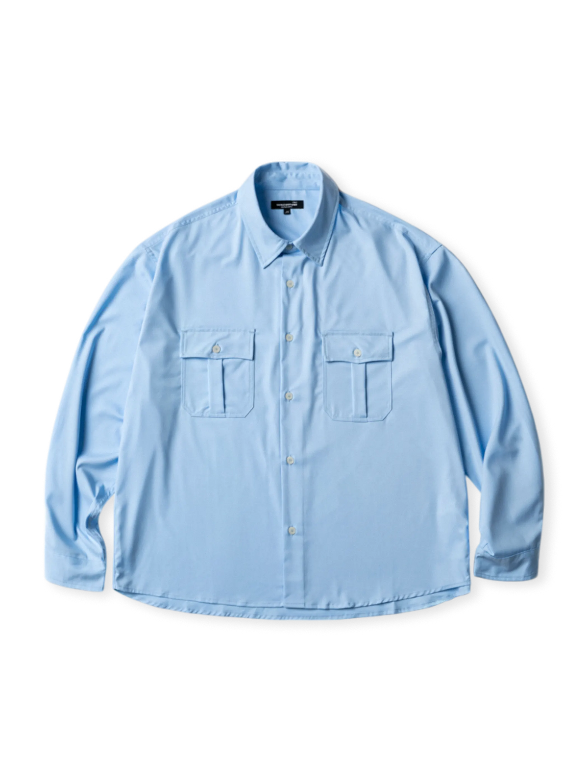 フラップ付きダブルポケットが特徴のモダール素材長袖シャツ。柔らかく吸湿通気性に優れる素材使用。