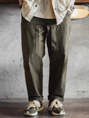 モデル画像: モデルが着用したMOSS 80Sヴィンテージジョギングシューズのスタイリング画像