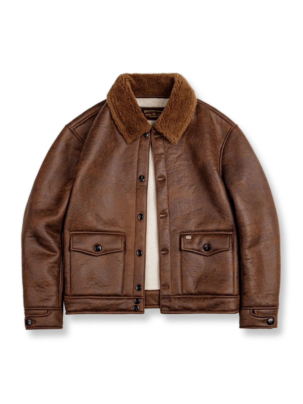 七つボタンとシープスキン襟が特徴のムートンボマージャケット。