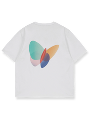 パロディ風カラー蝶プリントのオーガニックコットン混Tシャツ。