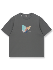 製品画像: MSNカラー蝶プリントTシャツの正面図、パロディ風の蝶プリントを展示